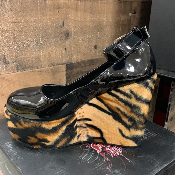 Demonia Poison - Picture 2 of 4